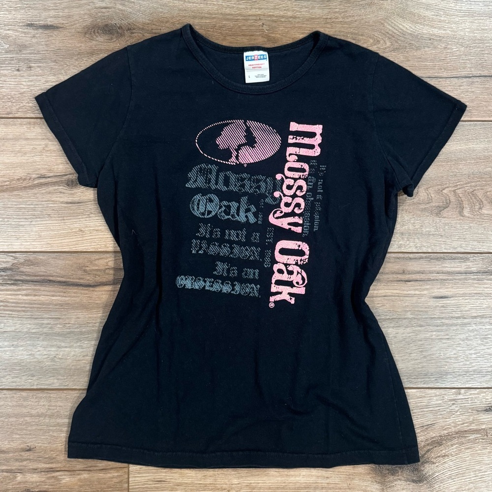 MOSSY OAK VINTAGE JERZEES Black Fitted Tee W/ Glitter Pink Lettering | Sz Large